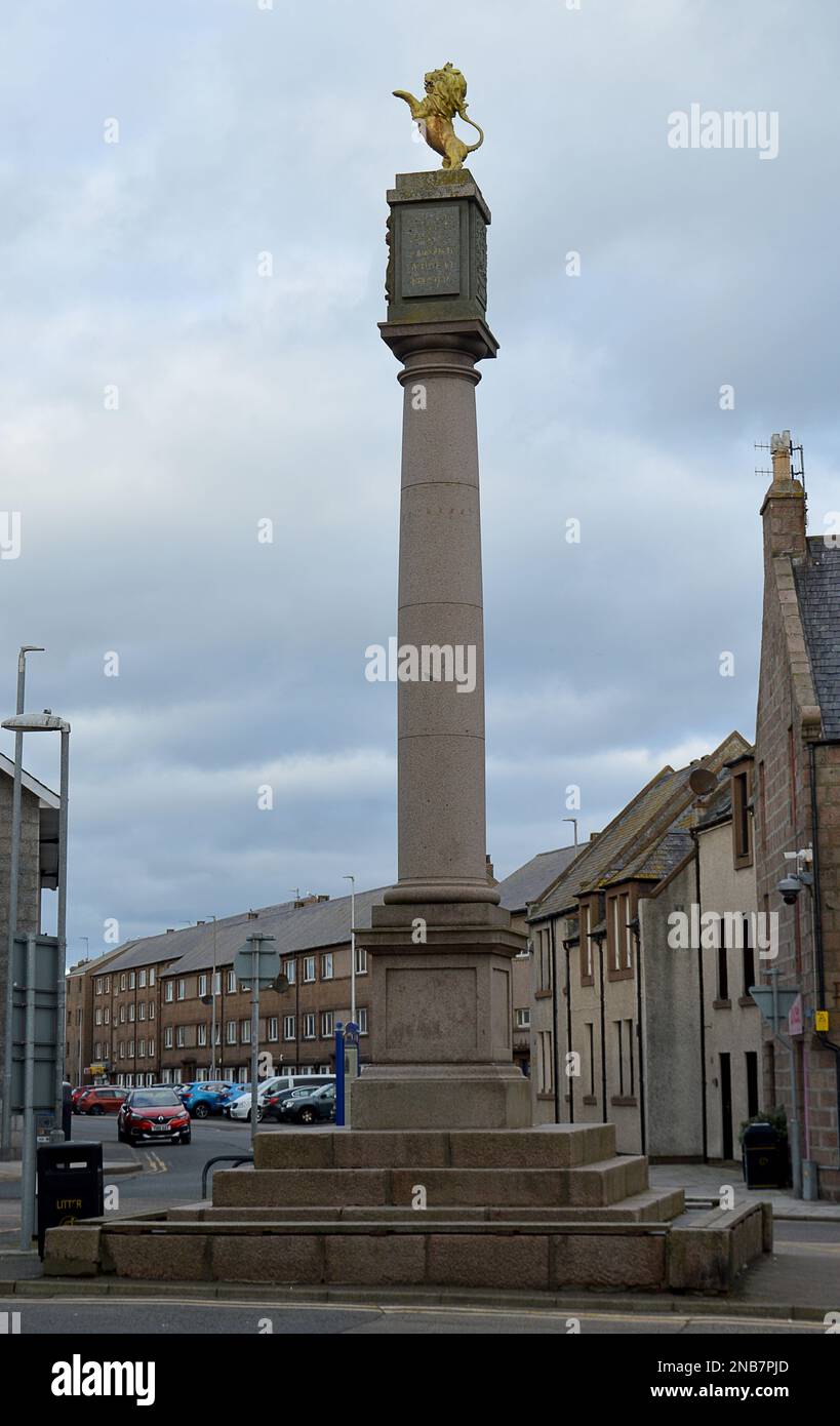 PETERHEAD, SCHOTTLAND – 11. FEBRUAR 2023: Die römische dorische Granitsäule des Reformdenkmals, errichtet im Jahr 1833 zum Gedenken an das Reformgesetz von 1832 Stockfoto