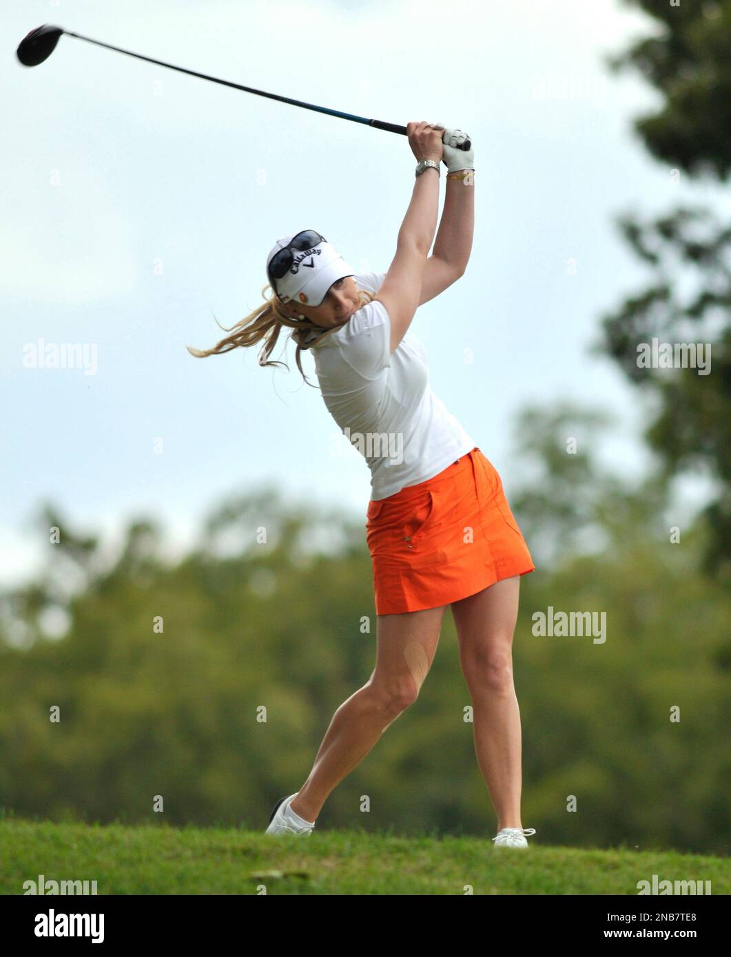 Morgan Pressel follows through on her shot at the 16th tee during the second round of the LPGA NW Arkansas Championship golf tournament in Rogers, Ark., Saturday, Sept. 10, 2011. (AP Photo/April L. Brown) Stockfoto