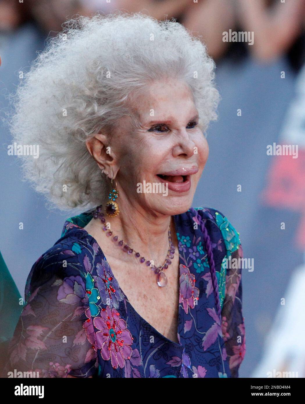In this photo taken June 16, 2010, the Duchess of Alba arrives for a movie  preview in Seville, Spain. It's the stuff of a soap opera starring European  nobles: at age 85,