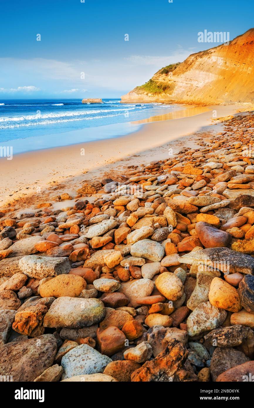 Der felsige Strand und gefährliche Klippen in Jan Juc, Surf Coast Shire, Great Ocean Road, Victoria, Australien Stockfoto