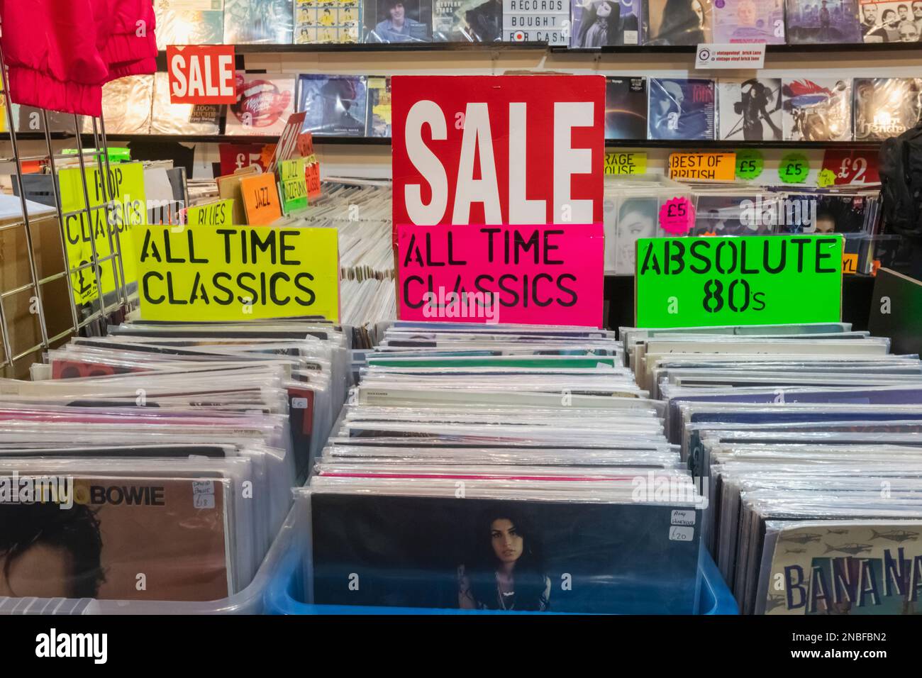 England, London, Spitalfields, Brick Lane, Vintage Market, Anzeige von Vintage Records Stockfoto