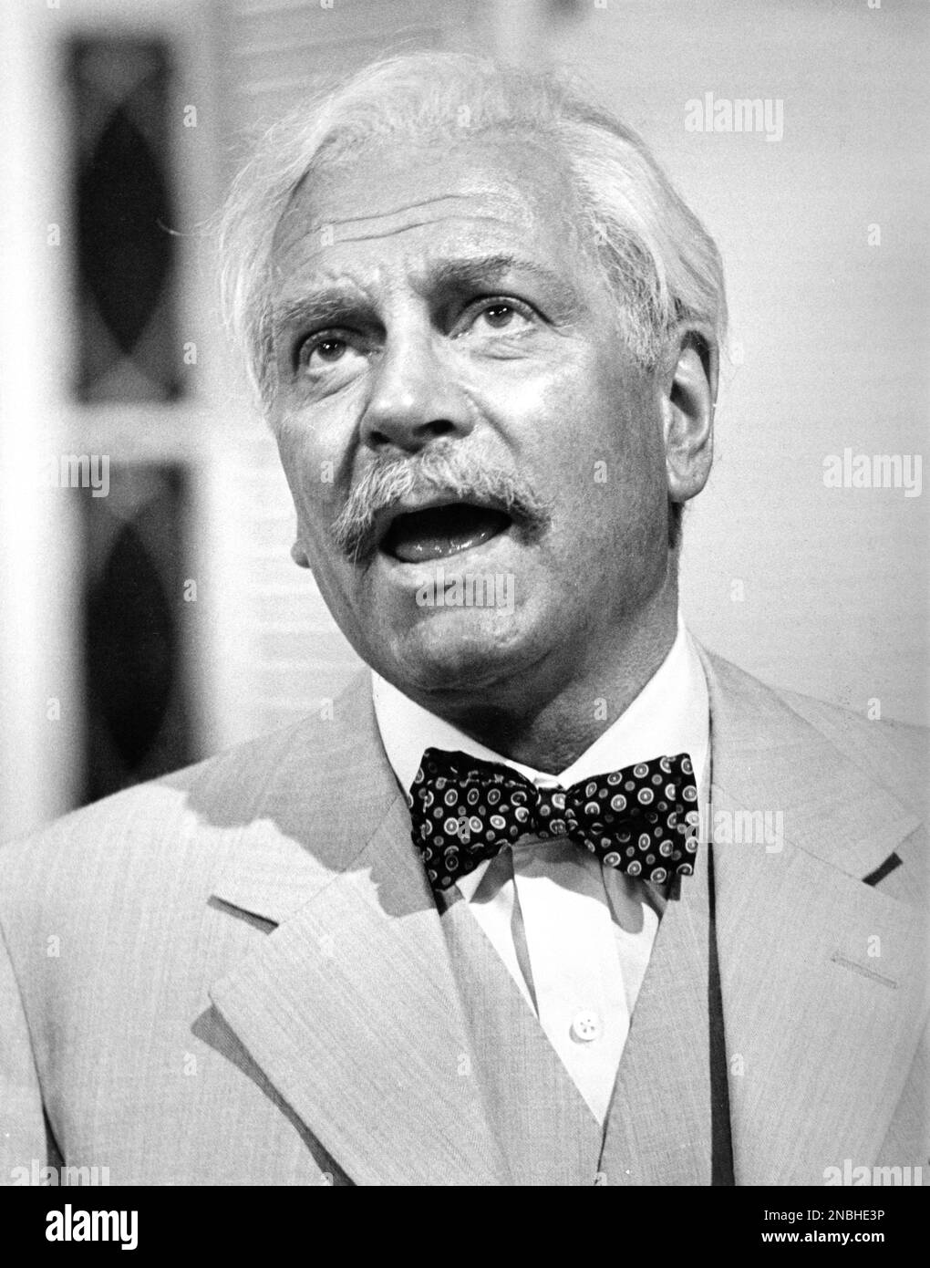 LAURENCE OLIVIER Portrait als Big Daddy im TV Film CAT AUF Einem HEISSEN BLECHDACH 1976 Regisseur ROBERT MOORE Schriftsteller Tennessee Williams Adaption Kerry Crabbe Kostümdesign Jane Robinson aus der britischen TV-Serie LAURENCE OLIVIER PRÄSENTIERT Produzenten Derek Granger und Laurence Olivier Granada Television / ITV (Independent Television) Stockfoto