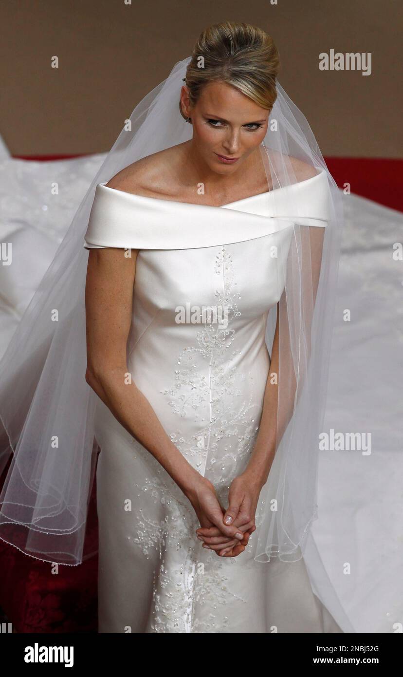 Charlene Princess of Monaco attends her religious wedding ceremony to her husband Prince Albert II of Monaco at the Monaco palace, Saturday, July 2, 2011. (AP Photo/Eric Gaillard, Pool) Stockfoto