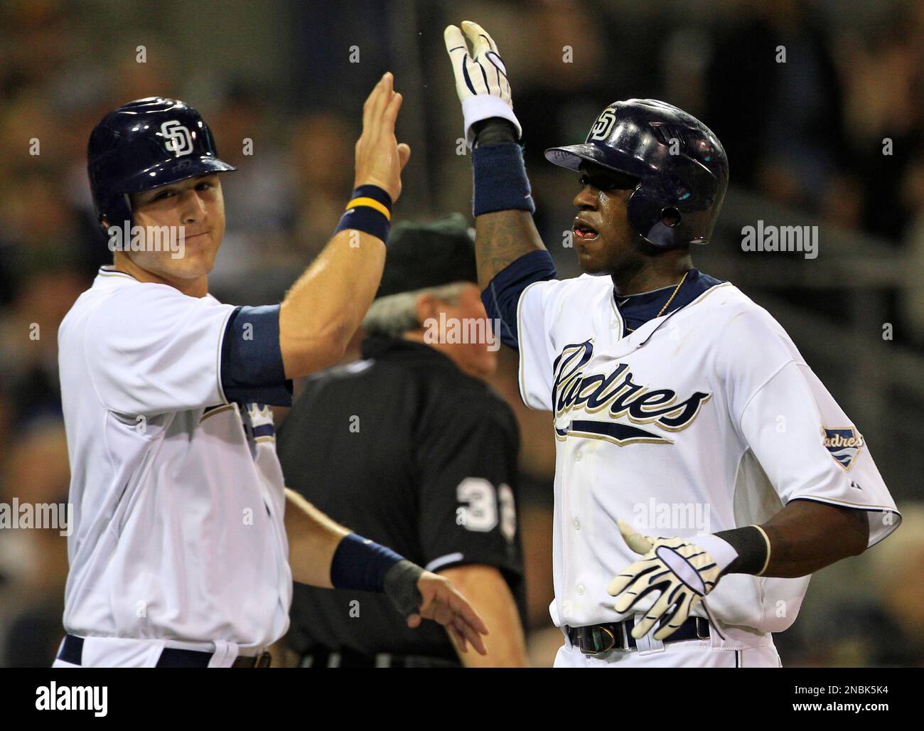San Diego Padres' Anthony Rizzo, left, and Cameron Maybin high five after scoring in the sixth inning against the Atlanta Braves during a baseball game Friday, June 24, 2011 in San Diego. (AP Photo/Lenny Ignelzi) Stockfoto