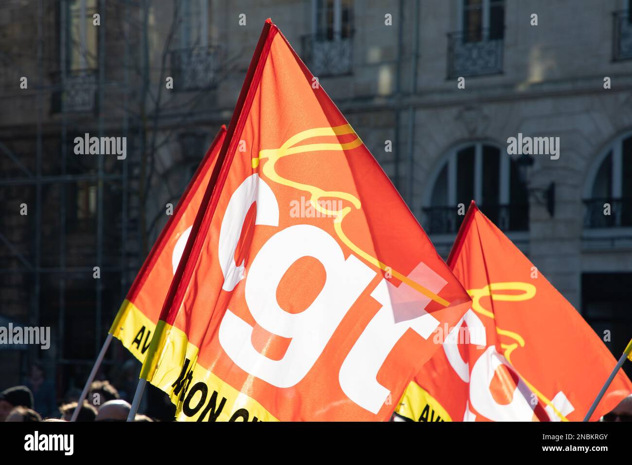 Bordeaux , Aquitaine France - 12 02 2023 : CGT-Textzeichen und Logo-Flagge des Allgemeinen Gewerkschaftsbundes, nationales Gewerkschaftszentrum, Französisch CO Stockfoto