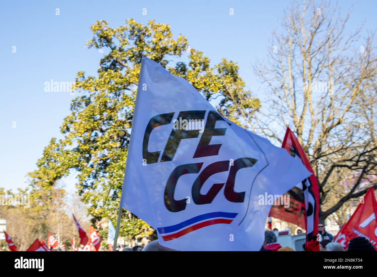 Bordeaux , Aquitaine France - 12 02 2023 : cfe cgc-Textzeichen und Markenlogo auf der Flagge des französischen Dachverbands der Management General Confederation of Ex Stockfoto