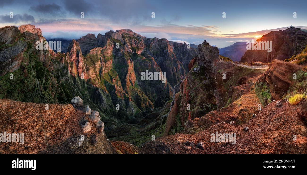 Malerische Aussicht auf der Wanderstraße von Pico Arieiro nach Pico Ruivo, Madeira Stockfoto