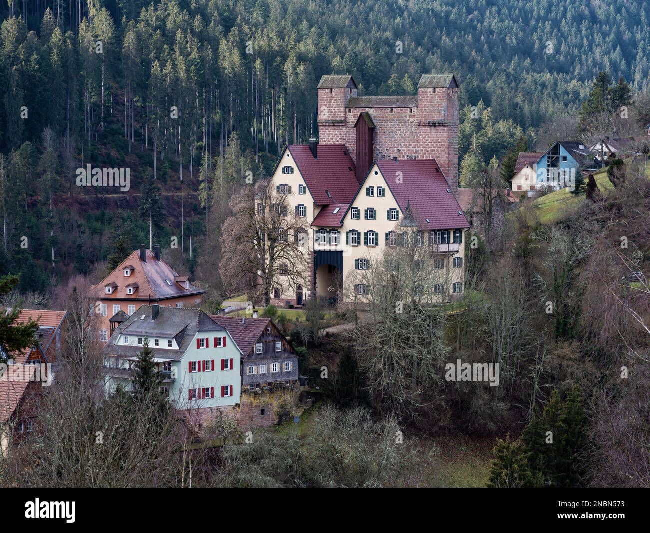 Eine der am besten erhaltenen mittelalterlichen Schildschlösser, weil sie nie zerstört wurde Stockfoto