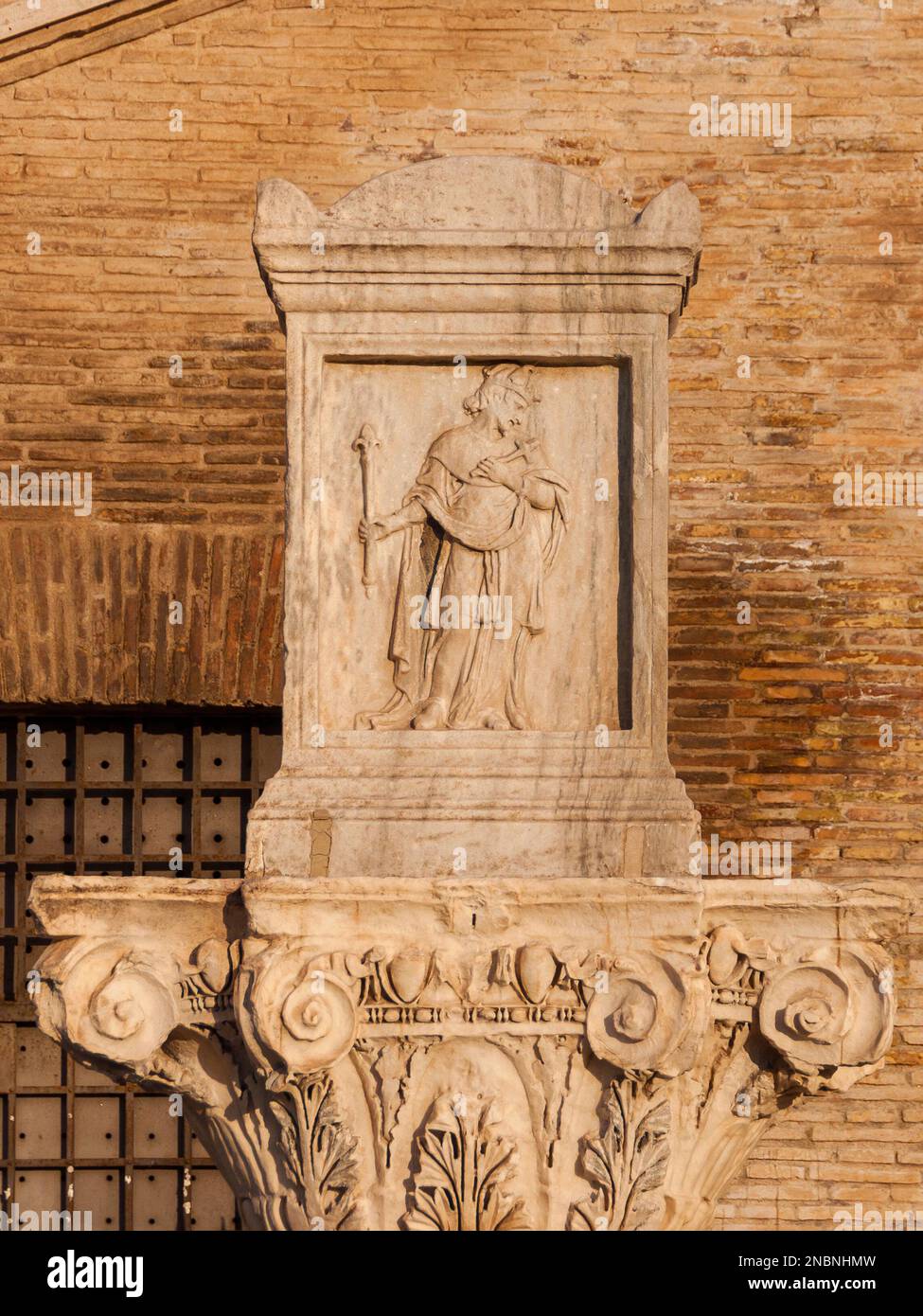 Ein Zirkus aus dem 16. Jahrhundert mit Ludwig dem Heiligen aus der Kirche Santissima Trinità dei Monti, am Ende der Spanischen Treppe in Rom Stockfoto