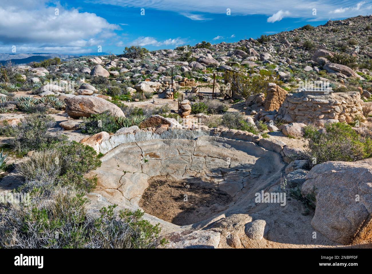 Wasserpool im Marshall South Homestead, 1930er erbaut, auf dem Ghost Mountain (Yaquitepec) in der Nähe des Blair Valley im Anza Borrego Desert State Park, Kalifornien Stockfoto