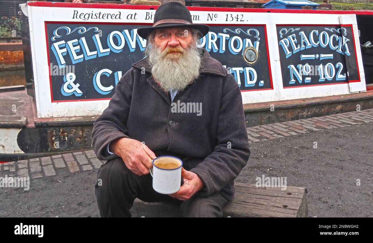 Pilot auf den Birmingham Kanälen, in Dudley, Black Country, Peacock Nr. 102 Schmalboot und Kanalboot, Fellows Morton & Clayton Stockfoto