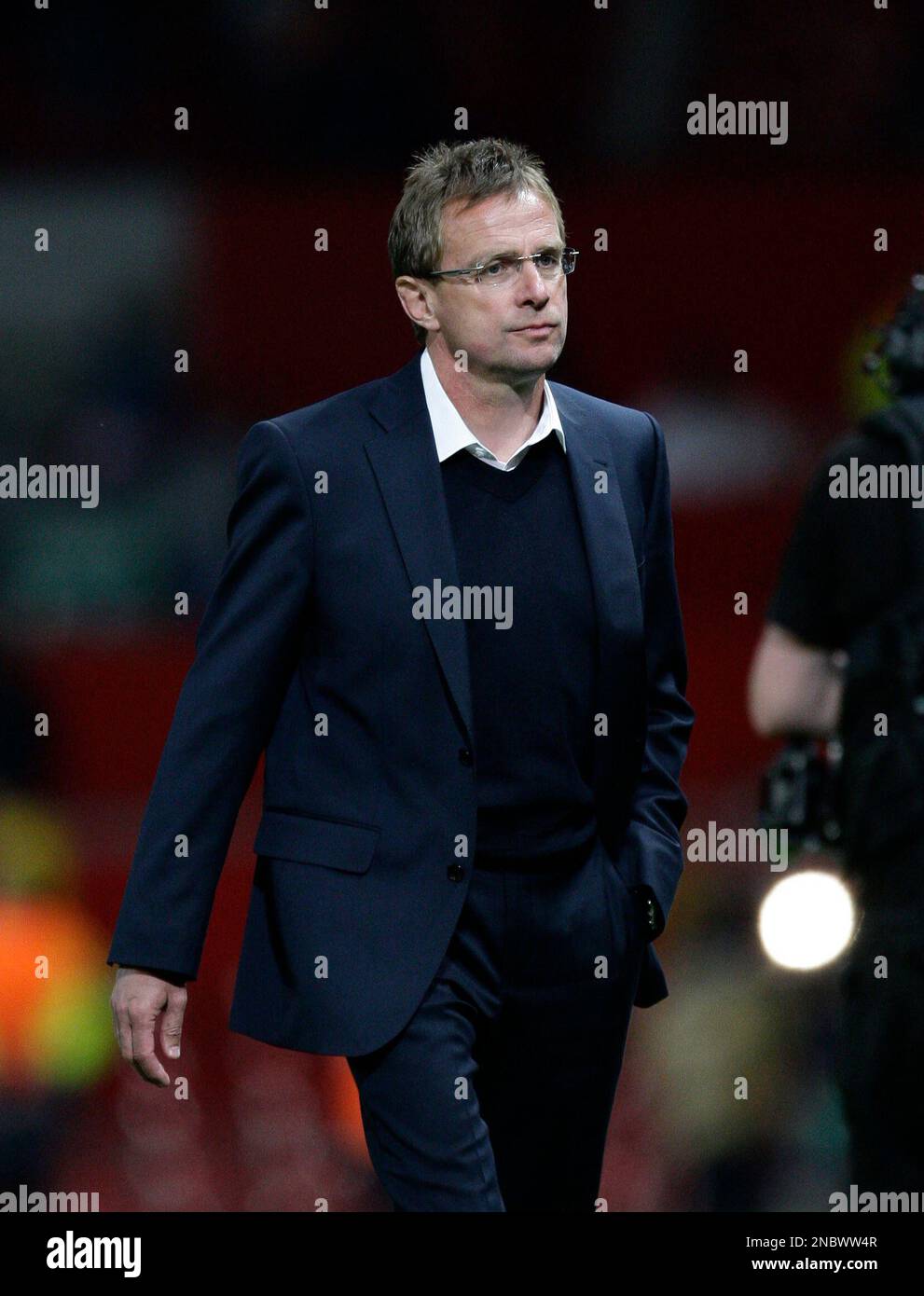 Schalke 04 manager Ralf Rangnick reacts after losing to Manchester United in their Champions League semi final second leg soccer match at Old Trafford, Manchester, England, Wednesday May 4, 2011. (AP Photo/Jon Super) Stockfoto