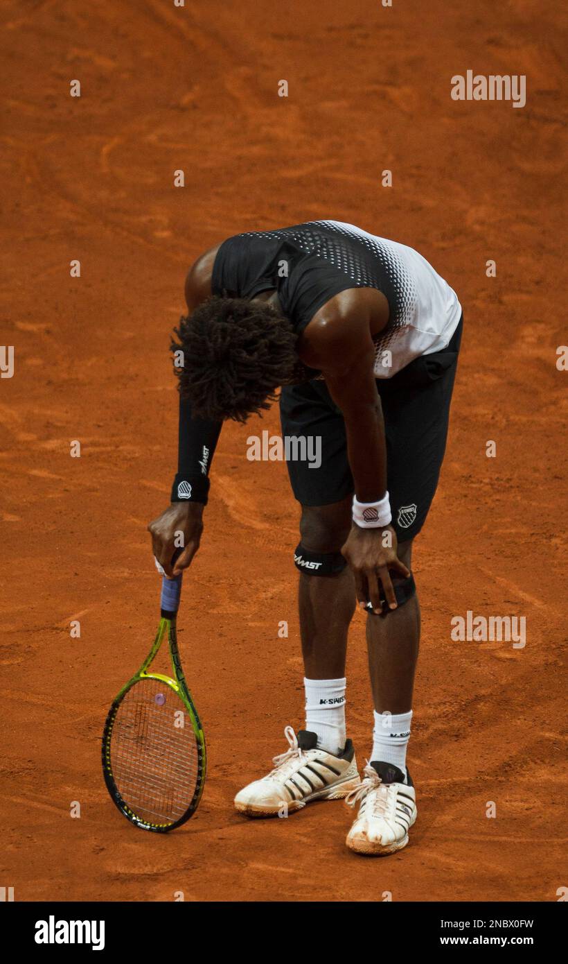 Gael Monfils from France reacts during his Madrid Open tennis tournament match against Argentinean Juan Monaco in Madrid, Tuesday, May 3, 2011.(AP Photo/Daniel Ochoa de Olza) Stockfoto