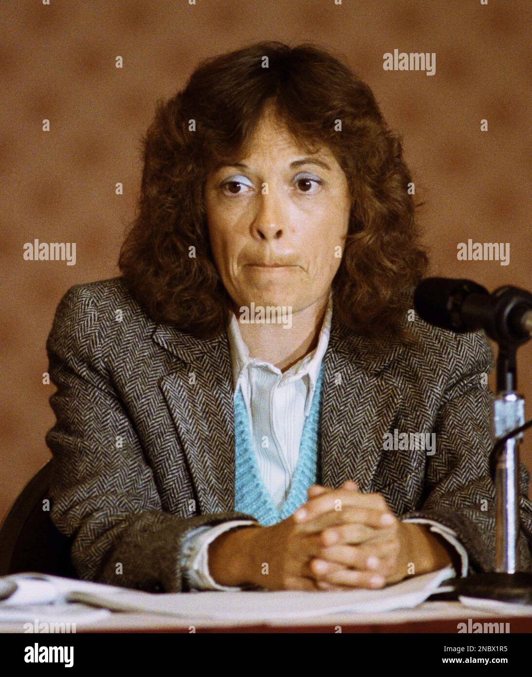Robin Wascher bites her lower lip after describing during a NTSB in Los  Angeles on May 7, 1991, the February 1 runway collision between a USAir  jetliner and a commuter plane at