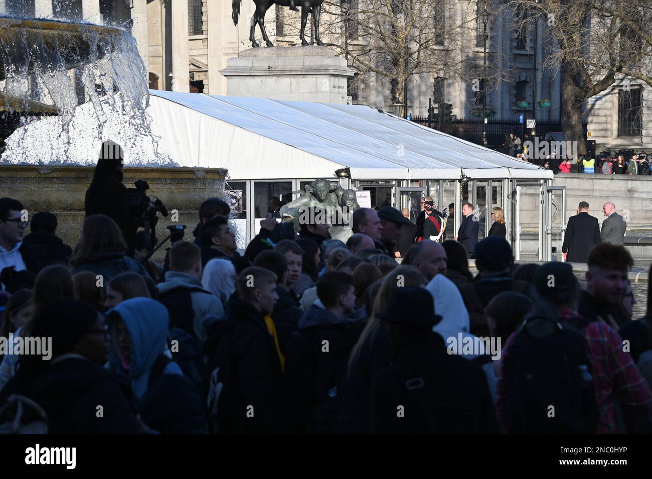 14. Februar 2023 London, Großbritannien. König Karl III. Trifft beim syrischen Erdbeben ein. Beileid auf dem Trafalgar-Platz. Stockfoto