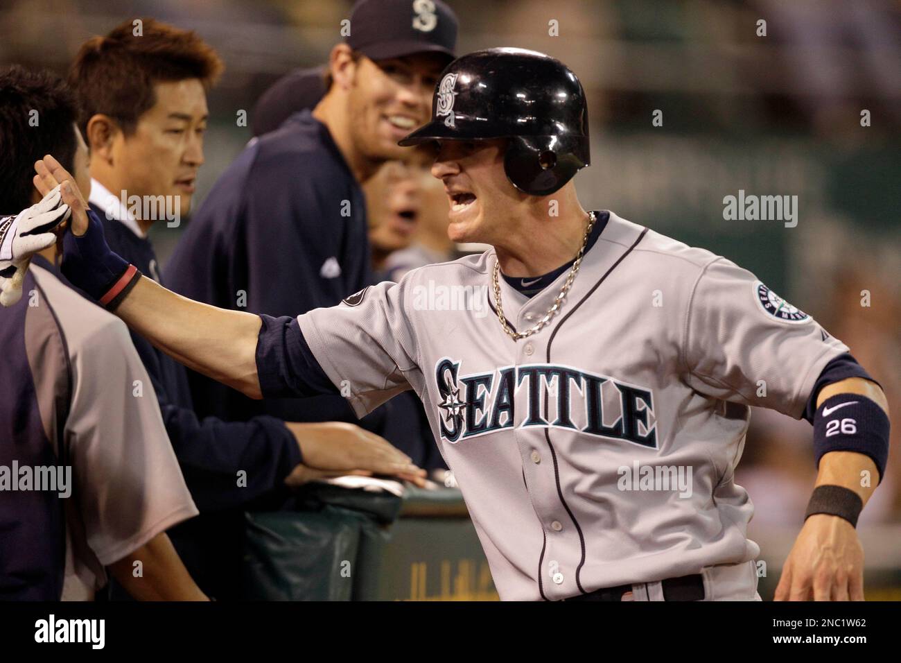 Seattle Mariners' Brendan Ryan, right, is congratulated after scoring against the Oakland Athletics during the sixth inning of a baseball game Friday, April 1, 2011, in Oakland, Calif. (AP Photo/Ben Margot) Stockfoto