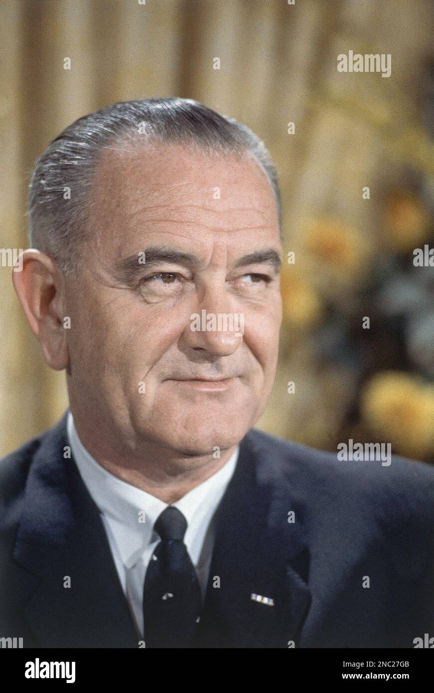 President Lyndon B. Johnson in the White House, Washington in 1964. (AP Photo) Stockfoto