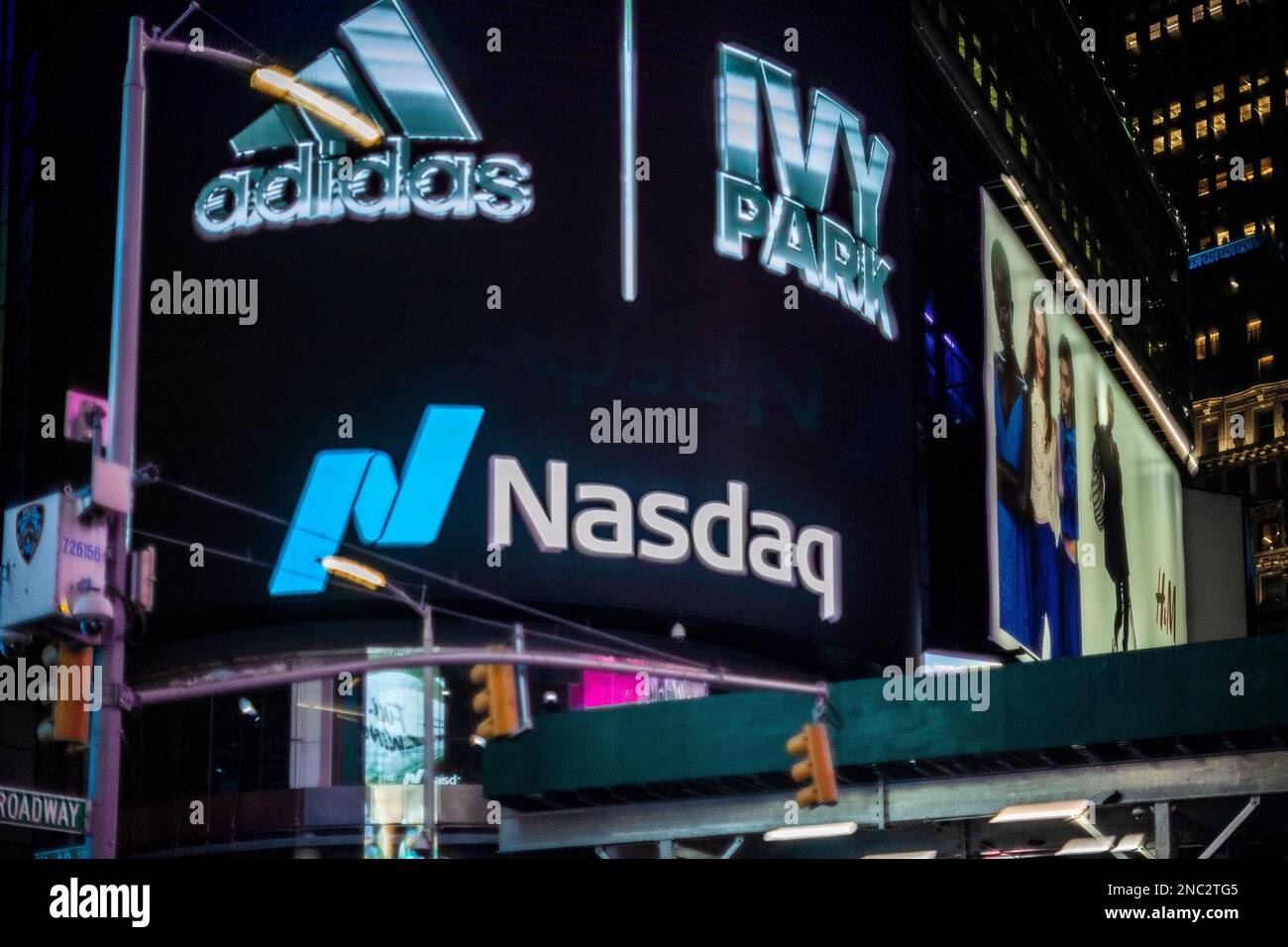 Billboard advertising adidas Fotos und Bildmaterial in hoher Auflosung Alamy