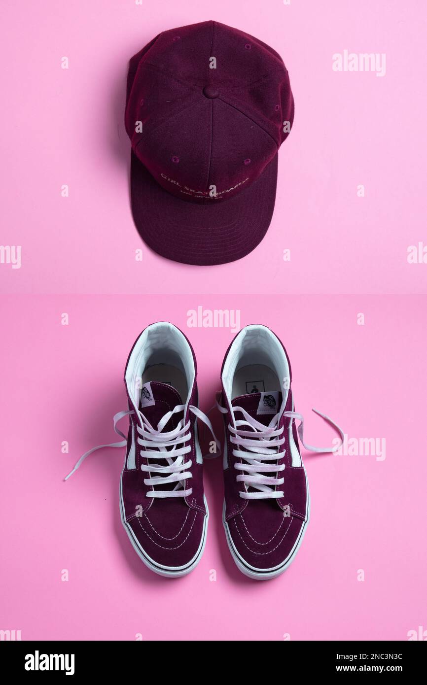Ein Vans Purple Hi-Top Sneaker, Draufsicht, Studioaufnahme Stockfoto