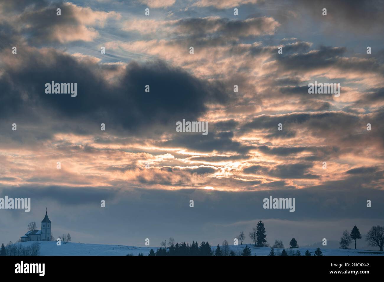 Die Kirche von St. Primus und Felicianus bei Sonnenaufgang Stockfoto