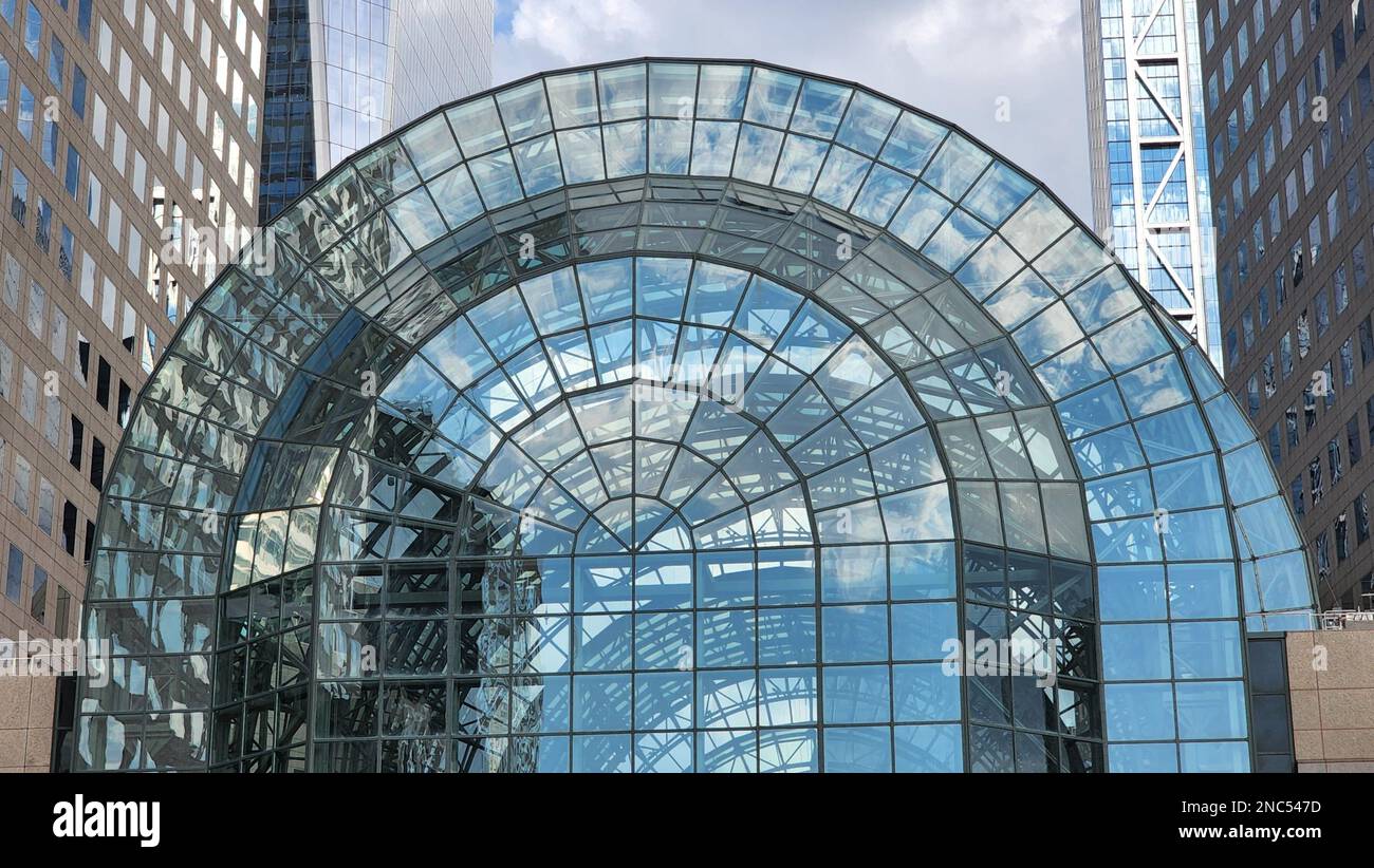 Die gewölbte Fassade des Winter Garden Atrium in New York, USA Stockfoto