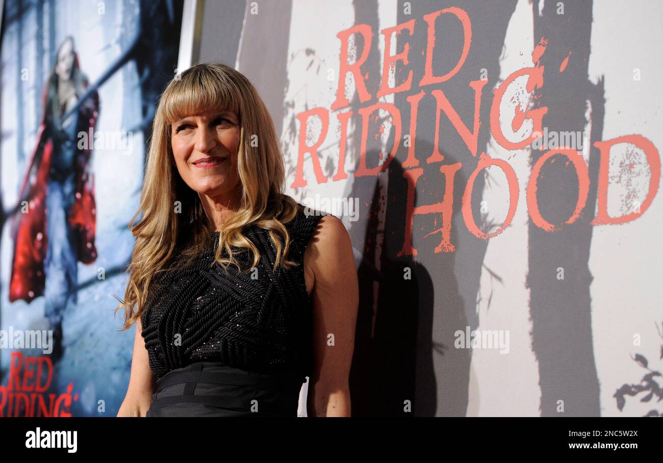 Catherine Hardwicke, director of "Red Riding Hood," poses at the premiere of the film in Los Angeles, Monday, March 7, 2011. (AP Photo/Chris Pizzello) Stockfoto