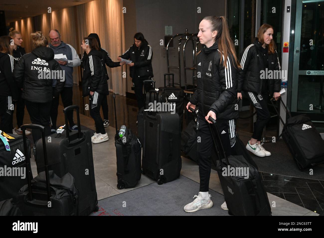 Marlow, ENGLAND, 14. Februar 2023, Sari Kees von Belgien, bei der Ankunft in ihrem Turnierhotel die belgische Fußballnationalmannschaft namens Red Flames vor ihrem ersten Spiel im Arnold Clark Cup 2023 , Dienstag, 14. Februar 2023 in Marlow, ENGLAND . FOTO SPORTPIX | David Catry Stockfoto