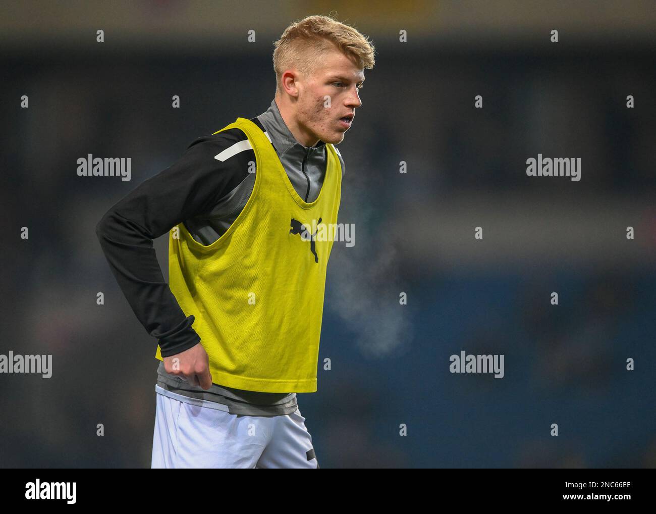 Plymouth Argyle Verteidiger Saxon Earley (24) beim Sky Bet League 1