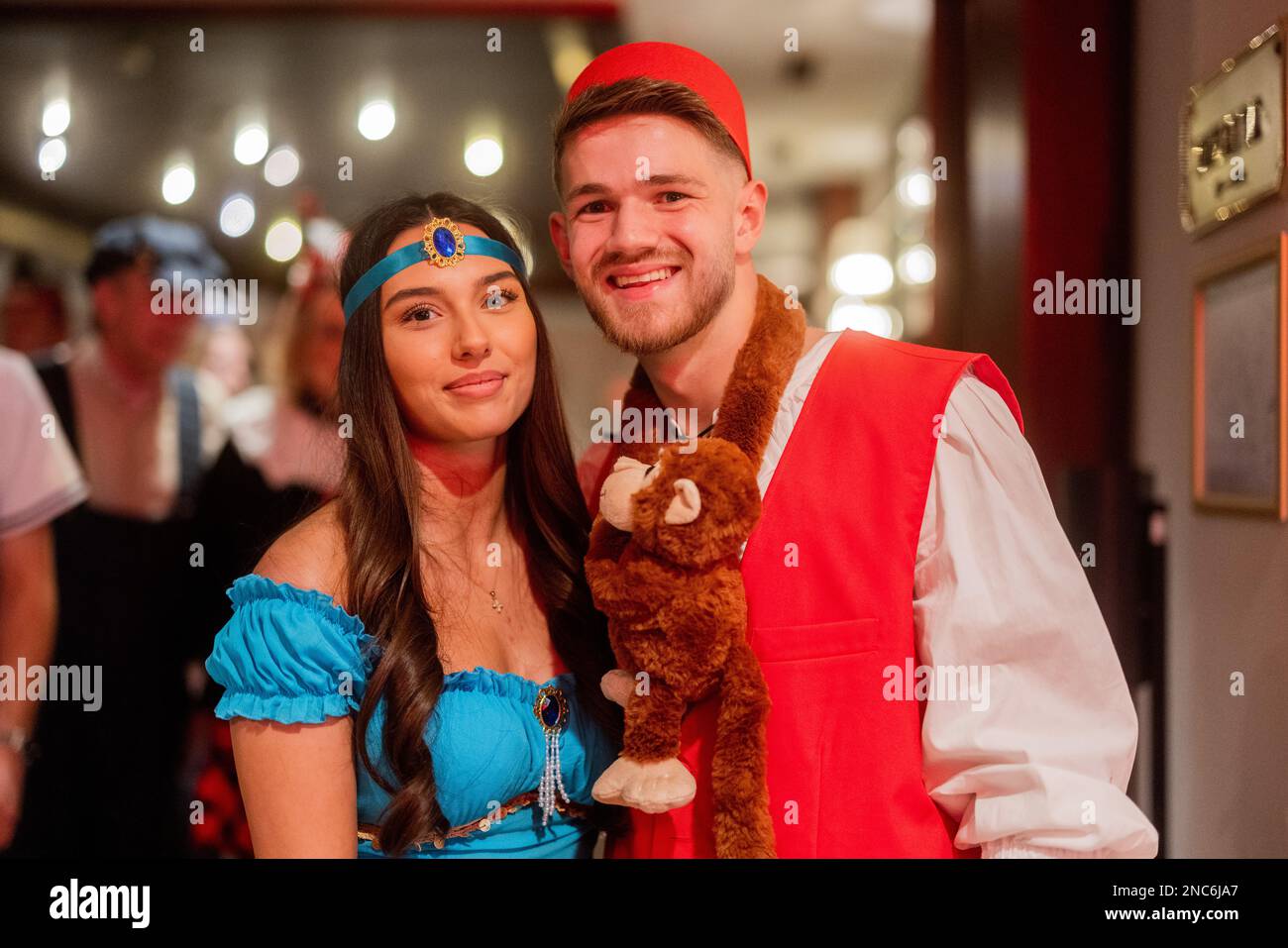 Köln, Deutschland. 14. Februar 2023. Jan Thielmann und Freundin Aleyna kommen zur Karnevalstunde der 1. FC Köln. Kredit: Rolf Vennenbernd/dpa - WICHTIGER HINWEIS: Gemäß den Anforderungen der DFL Deutsche Fußball Liga und des DFB Deutscher Fußball-Bund ist es verboten, im Stadion aufgenommene Fotos und/oder das Spiel in Form von Sequenzbildern und/oder videoähnlichen Fotoserien zu verwenden oder verwenden zu lassen./dpa/Alamy Live News Stockfoto