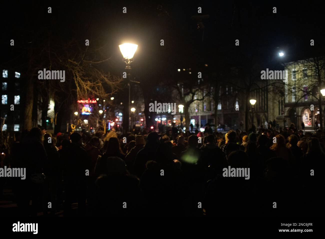 Bristol, Vereinigtes Königreich, 14. Februar 2023. Candlelight-Wache auf College Green für Trans Teenager Brianna Ghey, die am Samstag in Cheshire ermordet aufgefunden wurde. Stockfoto