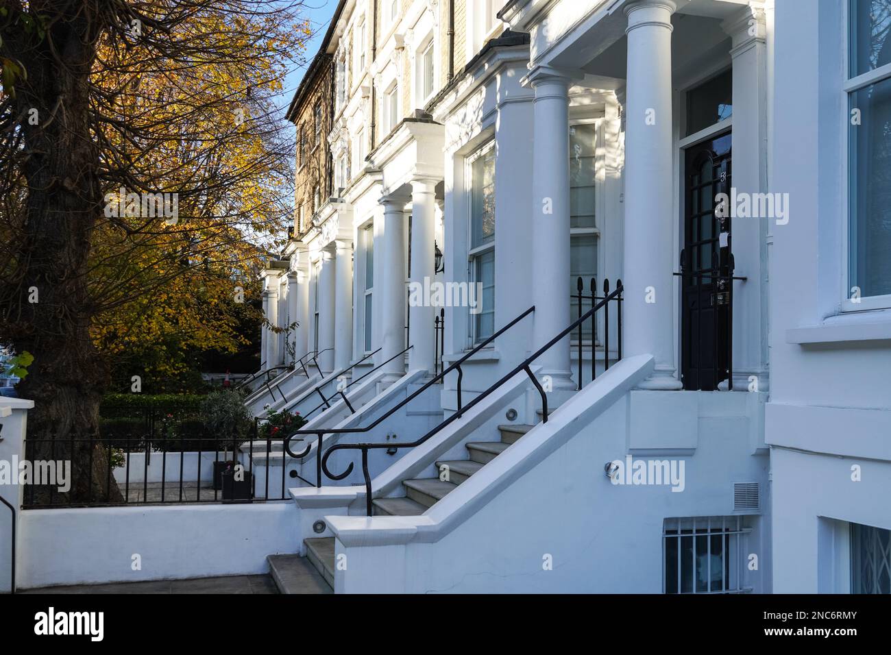 Viktorianische Terrassenhäuser in Kensington, London, England, Großbritannien Stockfoto