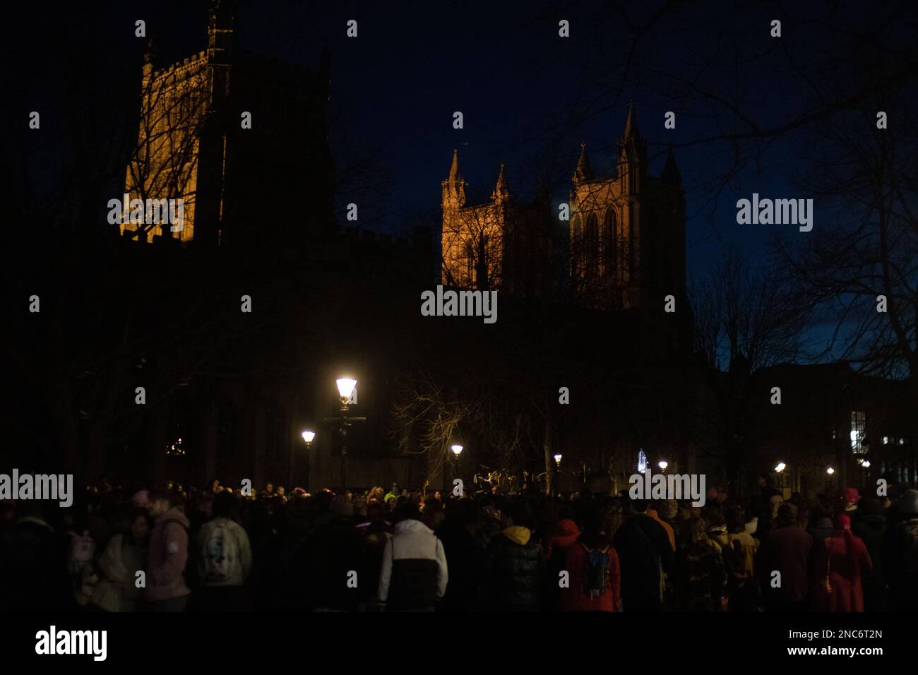 Bristol, Vereinigtes Königreich, 14. Februar 2023. Candlelight-Wache auf College Green für Trans Teenager Brianna Ghey, die am Samstag in Cheshire ermordet aufgefunden wurde. Stockfoto