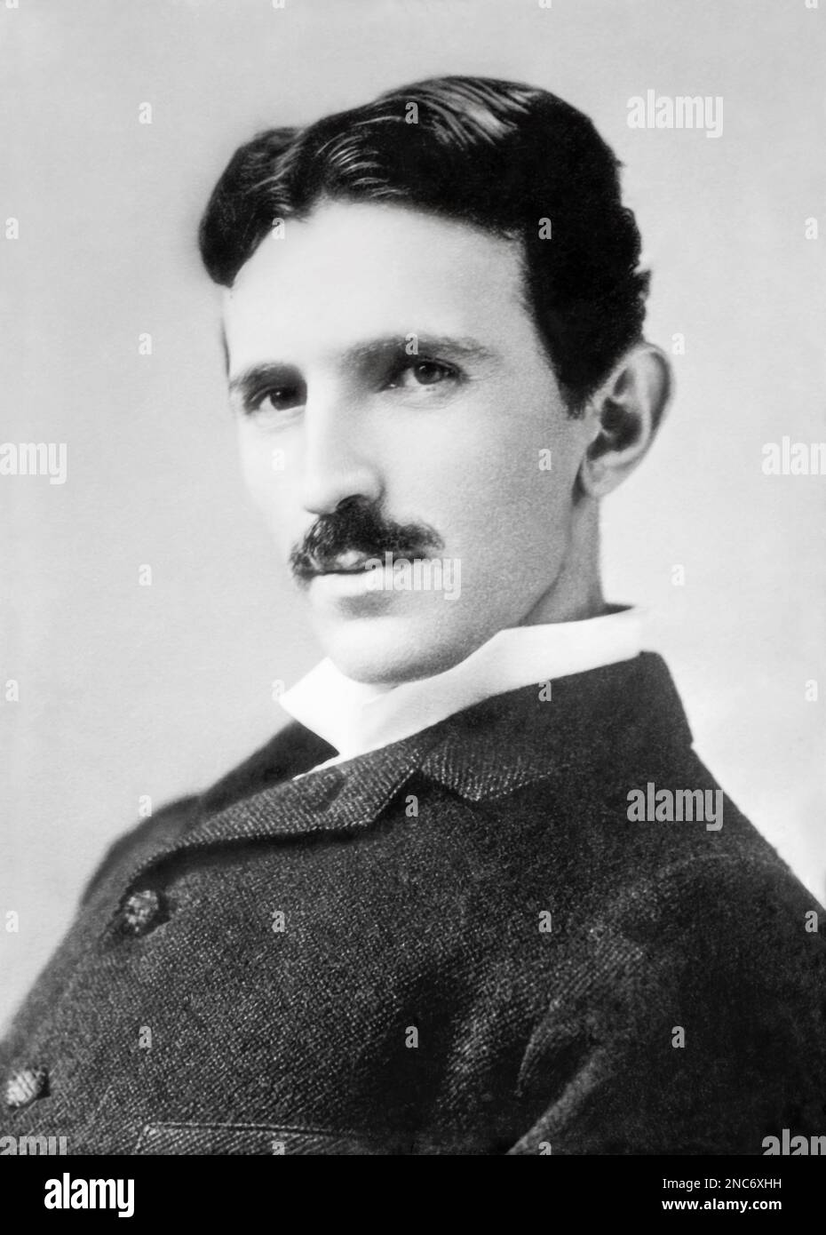 1890 Portrait von Nikola Tesla (im Alter von 34 Jahren), serbische American Erfinder, Elektro-Ingenieur, Maschinenbau-Ingenieur und Futurist. Stockfoto