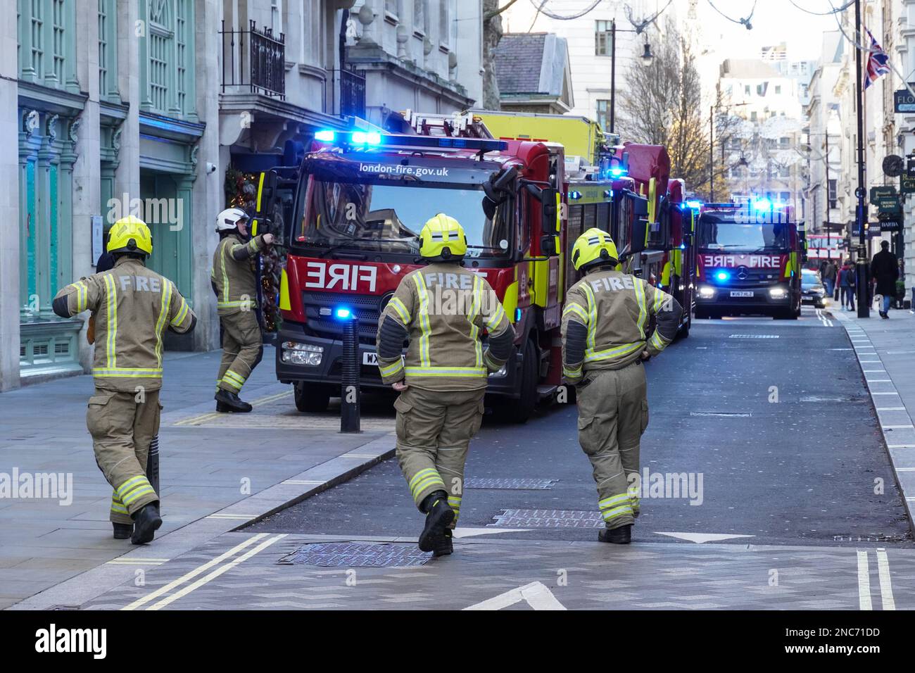 Feuerwehrwagen und Feuerwehrleute, London England Vereinigtes Königreich Stockfoto