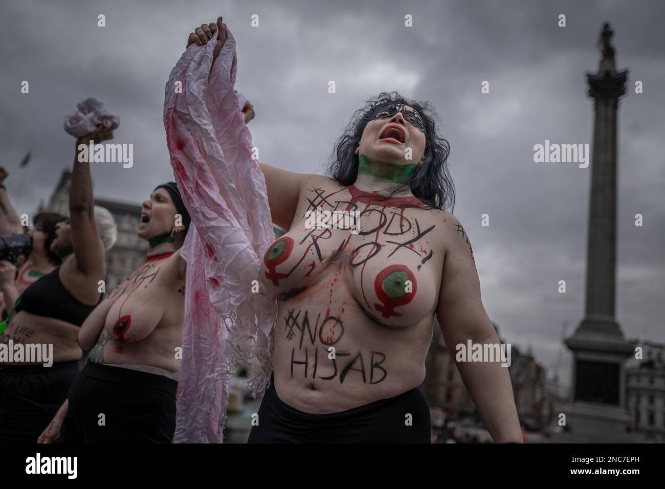 Britisch-iranische Frauen protestieren gegen den Welt-Hijab-Tag, indem sie an einem globalen "Körperaufstand"-Protest zur Verteidigung der anhaltenden Unterdrückung von Frauen im Iran teilnehmen. Stockfoto