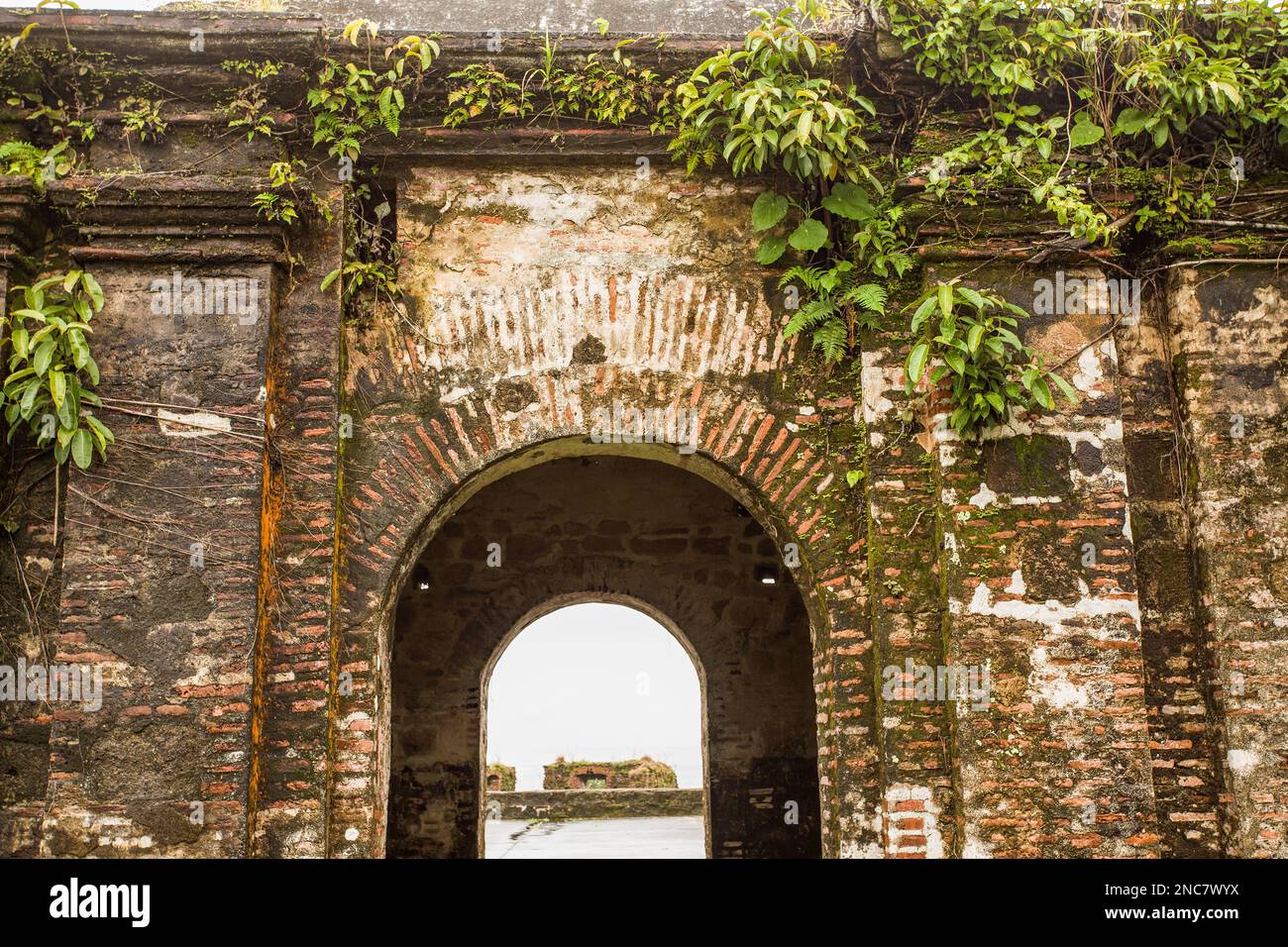 Ruinen von Fort San Lorenzo, an der Mündung des Flusses Chagres an der Karibikküste von Panama, nahe Colon. Es wurde von den Spaniern gebaut, um Agai zu verteidigen Stockfoto