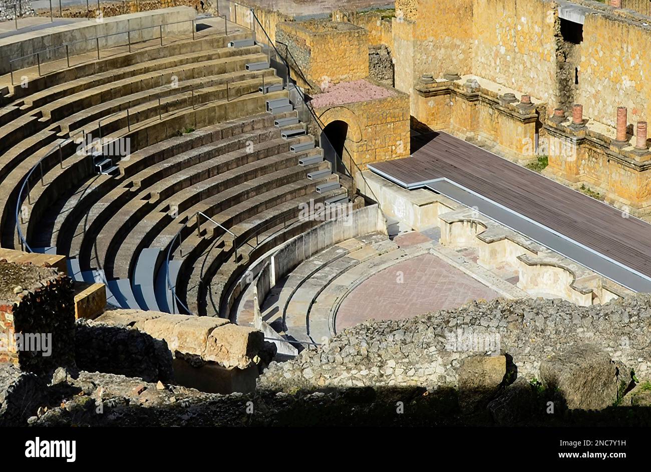 Das Amphitheater von Italica, eine der ersten römischen Kolonien in Spanien (Sevilla), war auch der Geburtsort von zwei wichtigen Kaisern, Trajan und Hadrian Stockfoto