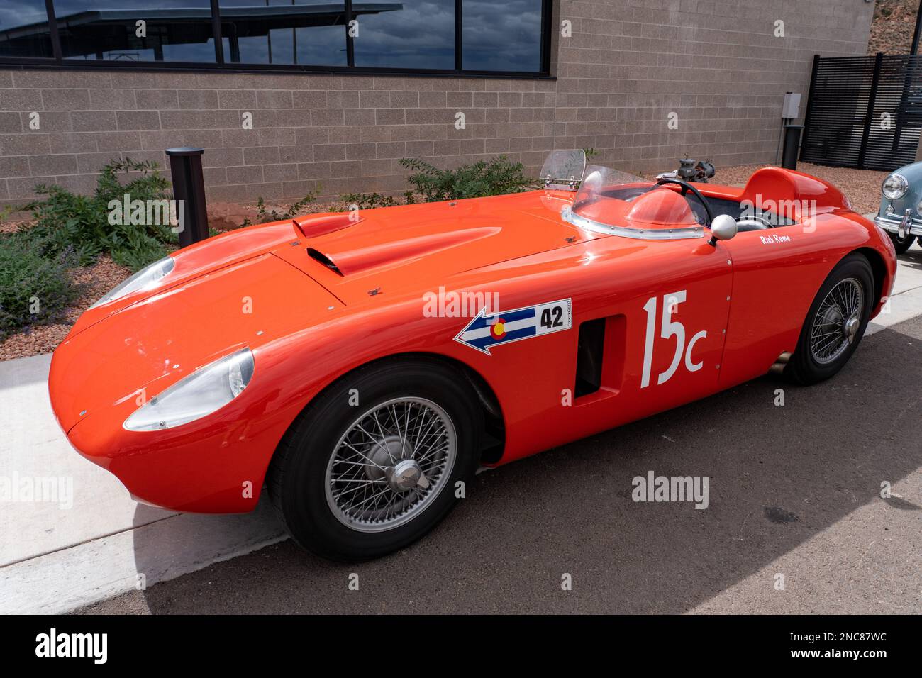 Der in den USA gebaute 1957 Cozzi Jaguar Spezial-Sportwagen bei der Colorado Grand Road Rallye. Das ist der einzige, der je einen Groll hatte. Stockfoto