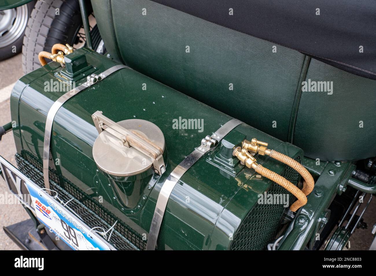 Kraftstofftank eines alten britischen 1928 Bentley 4 1/2 Liter Le Mans Vanden Plas Tourer bei der Colorado Grand Car Rallye. Stockfoto