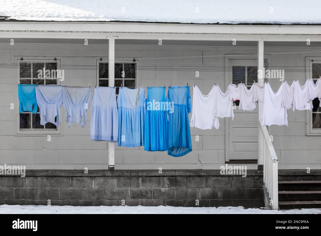 Wäschetag in einem Amish-Bauernhaus in Mecosta County, Michigan, USA [Keine Veröffentlichung von Grundstücken; nur redaktionelle Lizenzierung] Stockfoto