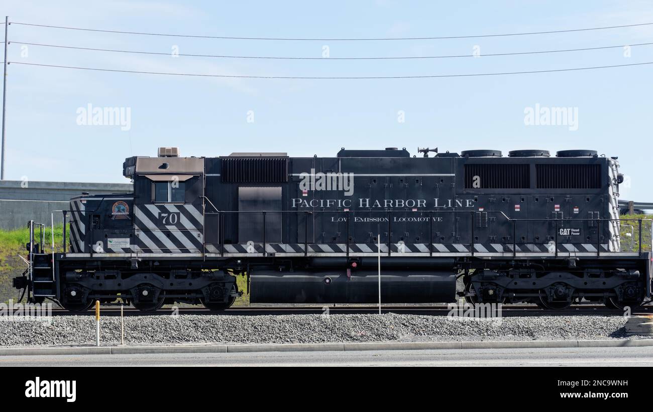 Long Beach, Kalifornien, USA - 12. Februar 2023: Emissionsarme Lokomotive, Pacific Harbor Line steht fest. Stockfoto