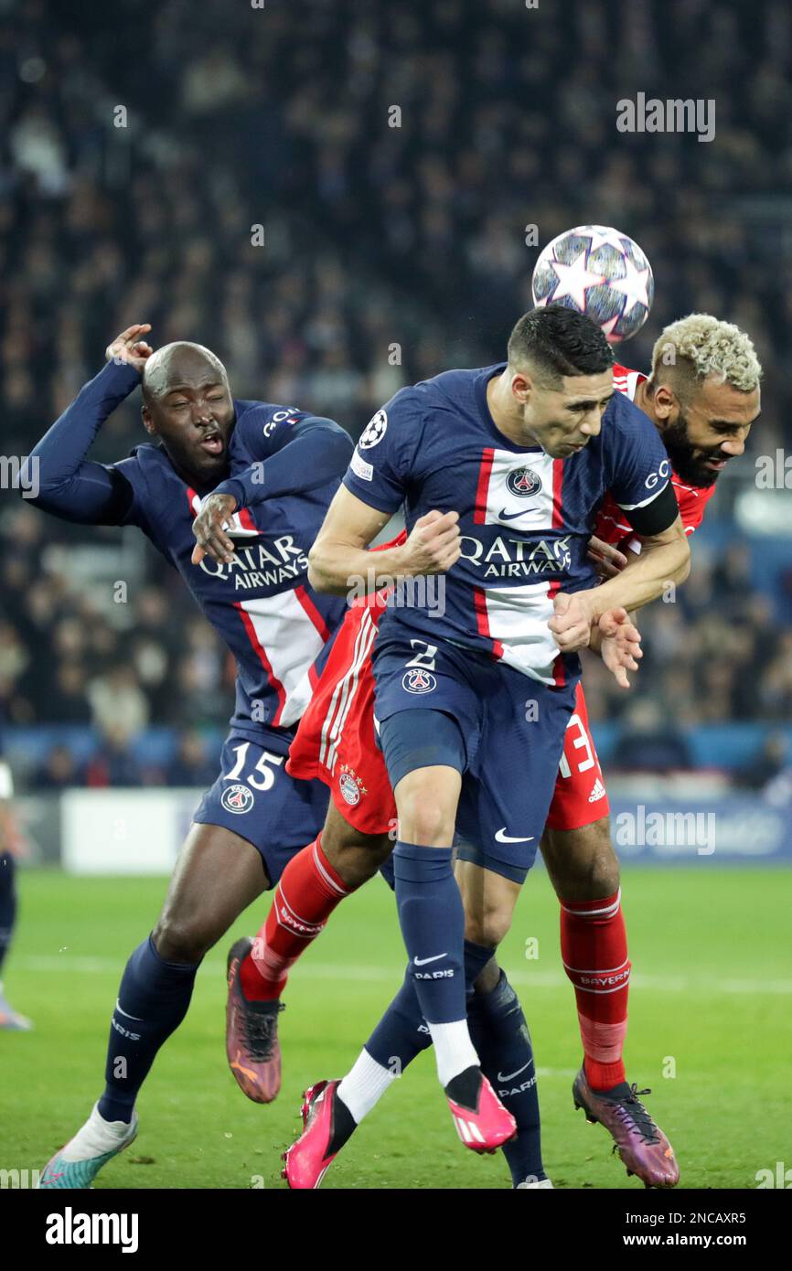 Danilo Pereira vom FC Paris Saint Germain Achraf Hakimi vom FC Paris Saint Germain Eric Maxim Choupo Moting vom Bayern Muenchen FC Paris Saint-Germain gegen FC Bayern MŸnchen UEFA Championsleague Saison 2022/23 Achtelfinale Hinspiel 14.02.2023 Prinzenparkstadion Paris © diebilderwelt / Alamy Stock Stockfoto