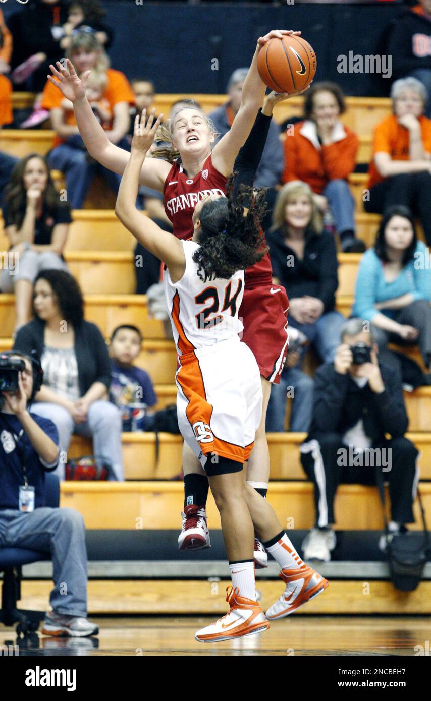 Stanford's Mikaela Ruef blocks the shot of Oregon State's Alyssa Martin (24) in the second half during an NCAA basketball game Saturday, Jan. 29, 2011, in Corvallis, Ore. Stanford defeated Oregon State 74-44. (AP Photo/Rick Bowmer) Stockfoto