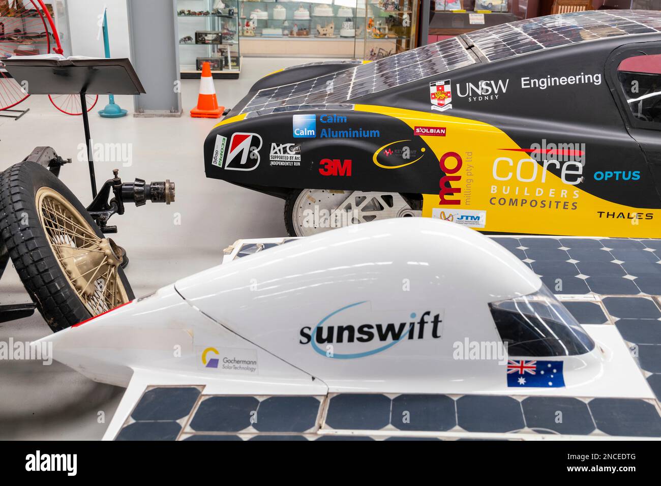 Solarbetriebenes Fahrzeug Sunswift Ivy im Inverell Transport Museum im Norden von New South wales, australien, schnellstes Solarfahrzeug 2011 Stockfoto