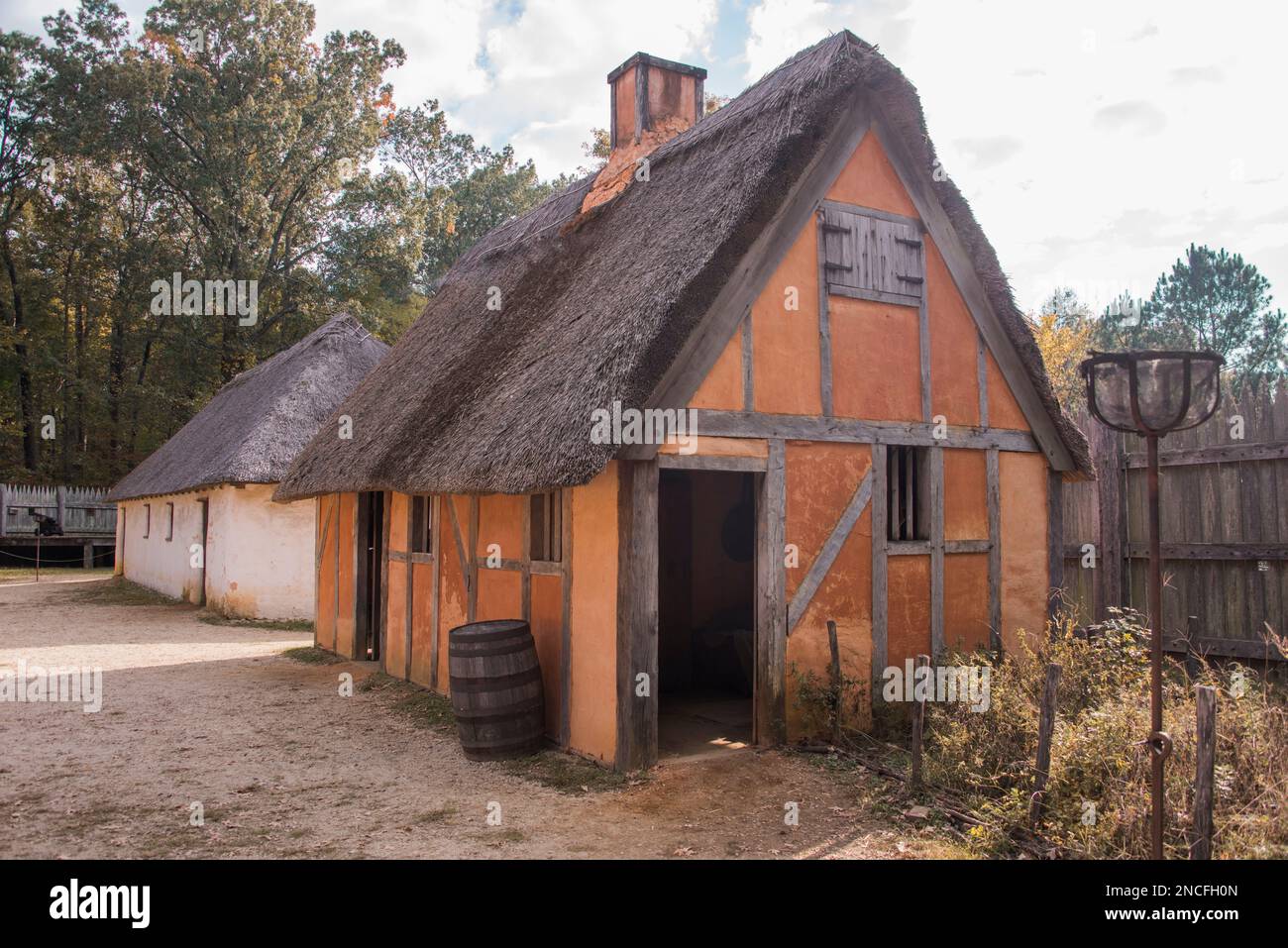 Eine nachgebaute Wohnung im historischen Jamestown, Virginia, USA Stockfoto