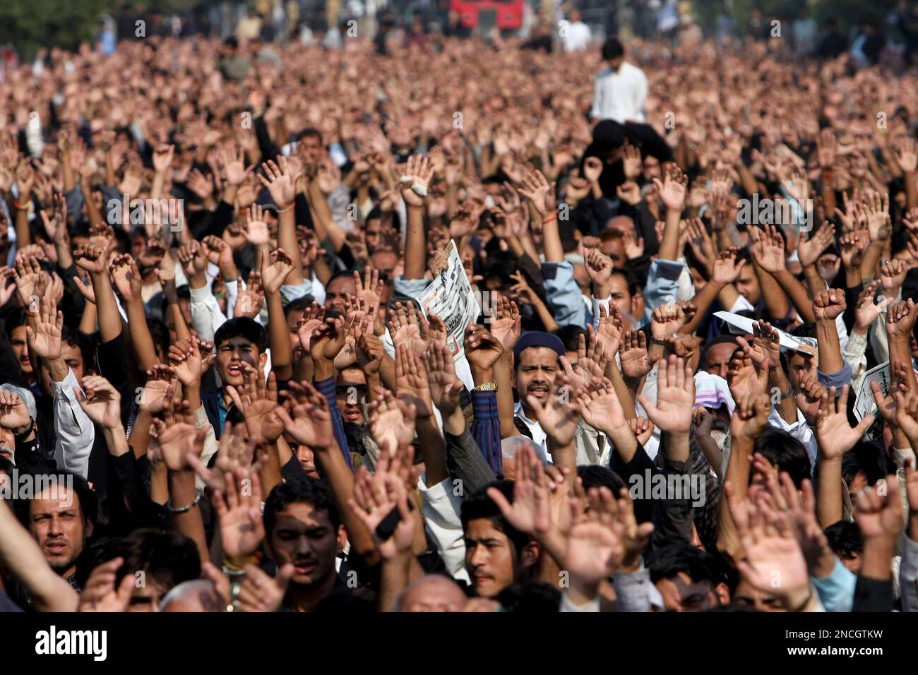Pakistani Shiite Muslims chant religious slogans during a Muharram ...