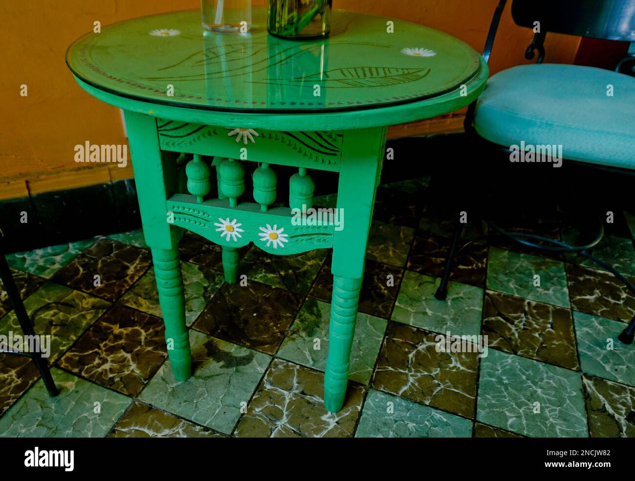Handbemalter Tisch, Oaxaca de Juárez City, Oaxaca, Mexiko Stockfoto