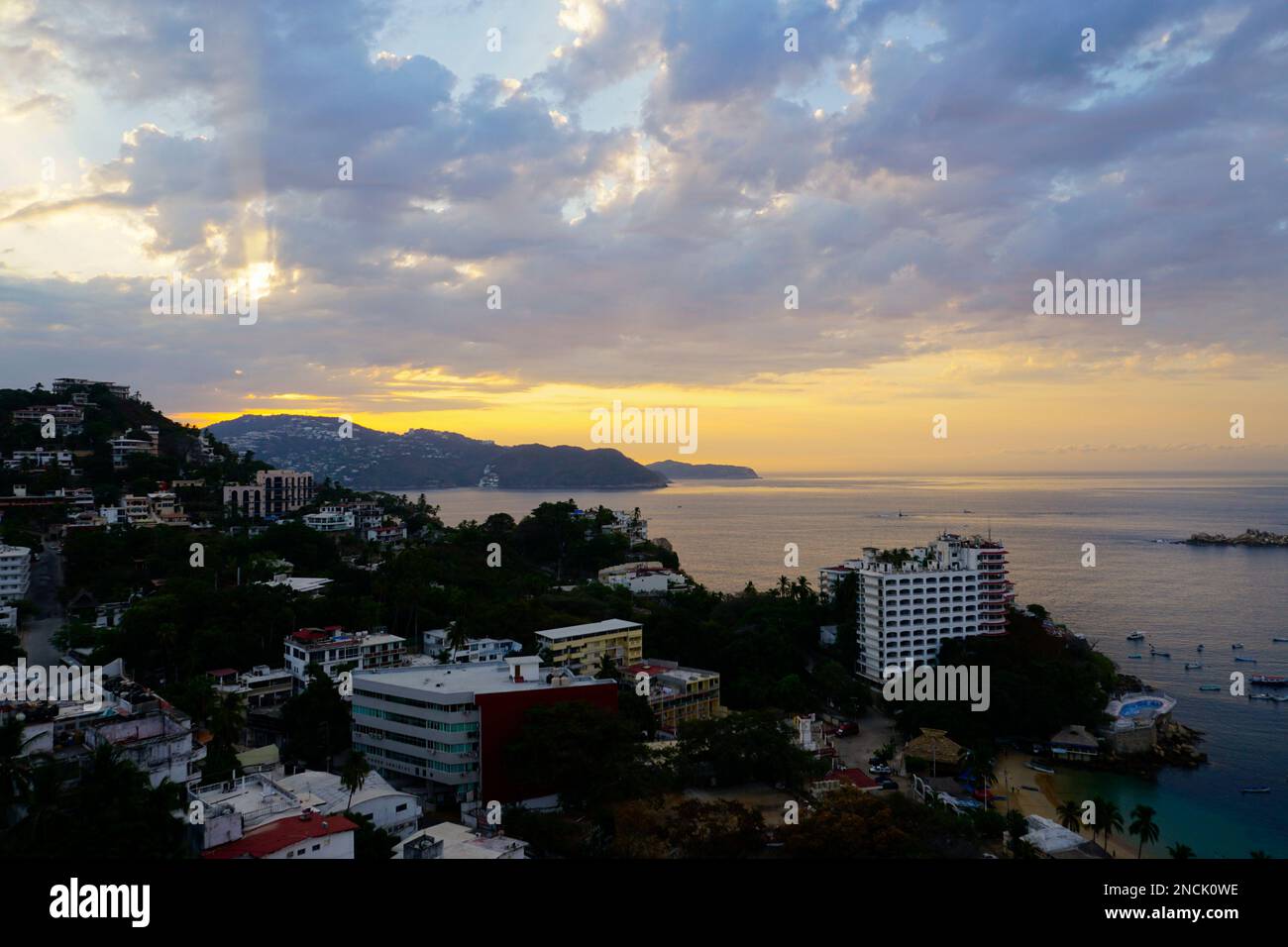 Las Playas und Caleta Viertel, Acapulco, Mexiko, Morgenaufgang. Stockfoto