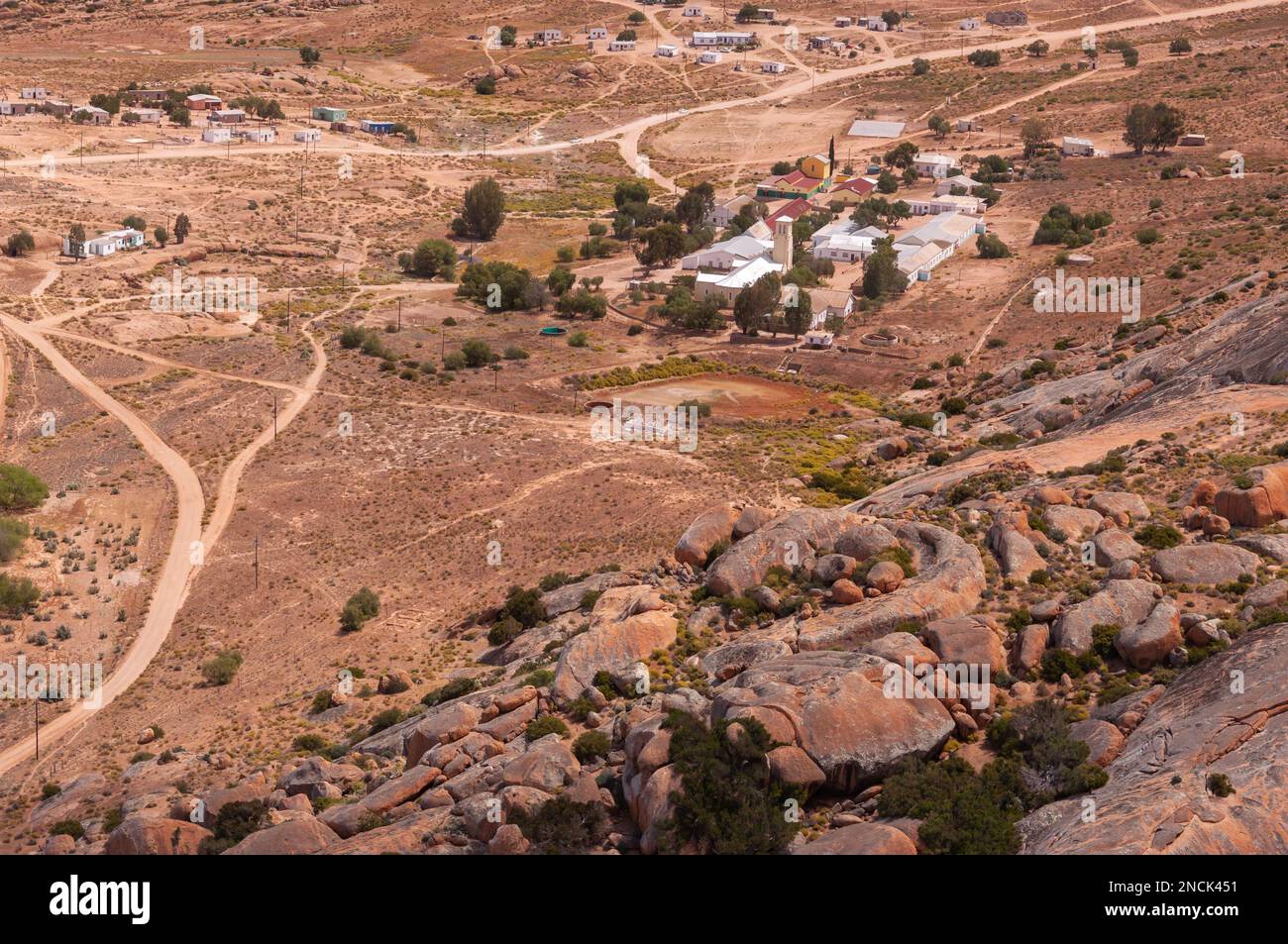 Die katholische Missionsstation Rietpoort im Namaqualand Südafrika aus der Vogelperspektive. Fotografiert im Oktober 2011. Stockfoto