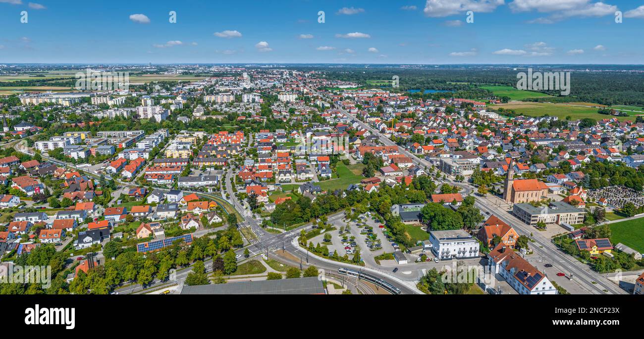 Luftaufnahme in die Region um die Stadt Königsbrunn, eine Stadt südlich von Augsburg am Lechfeld Stockfoto